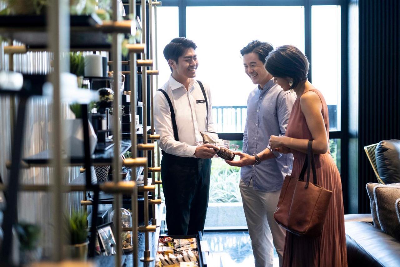 The Outpost Hotel Sentosa By Far East Hospitality (Adults Only) Сингапур Екстериор снимка A couple shopping at a store